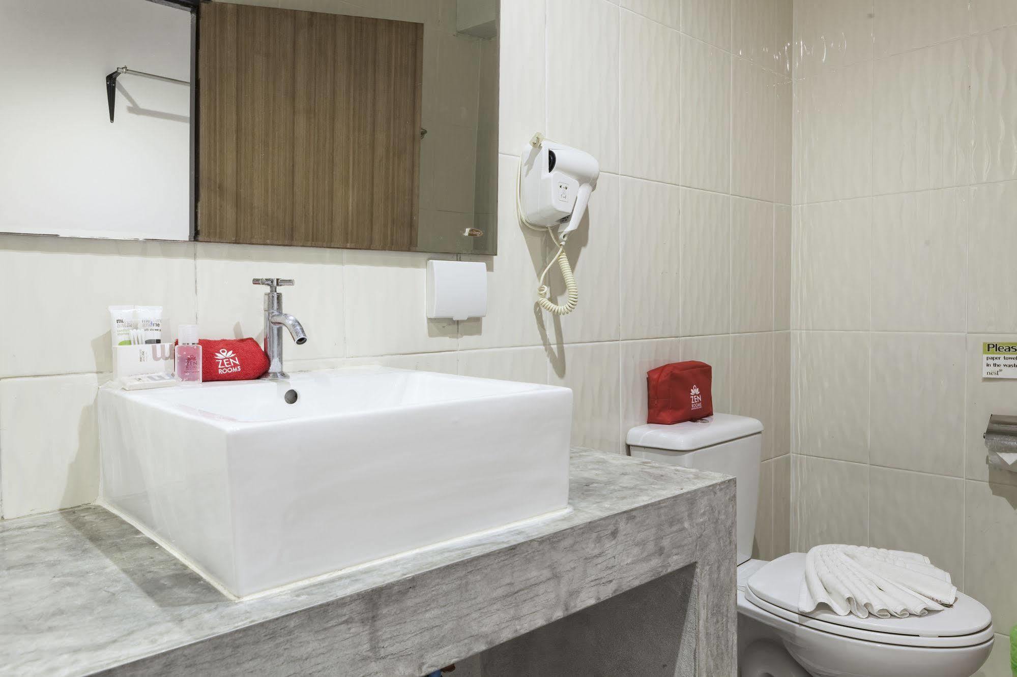 Zen Rooms Basic Nanai Phuket Patong Eksteriør bilde