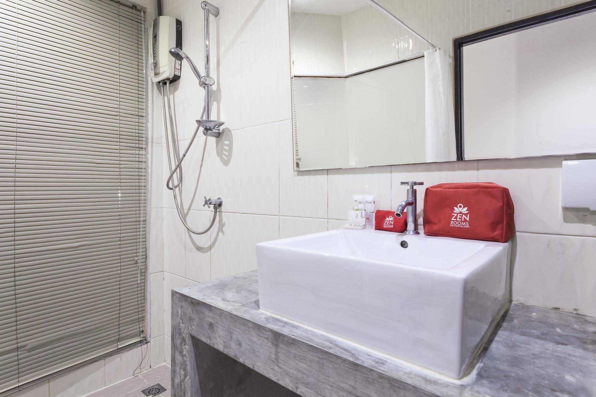 Zen Rooms Basic Nanai Phuket Patong Eksteriør bilde